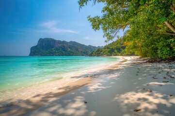 Fototapeta premium Relaxing by the coastline of a tropical island in the South China Sea