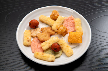 日本の駄菓子、おかきの盛り合わせ