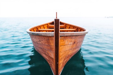Obraz premium Close-up of a wooden rowing vessel on blue water with orange highlights