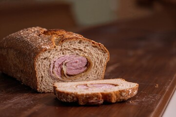 Wholemeal bread with ham and onion