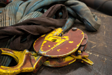 Sheet metal transport clamp, yellow