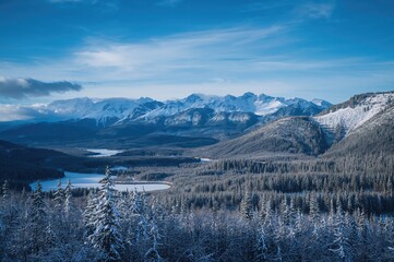 Scenic outlooks over an extensive mountain range