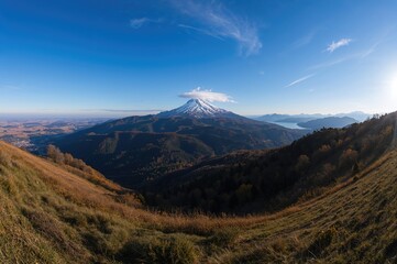 Naklejka premium Scenic outlooks of the tallest peaks in the mountain range