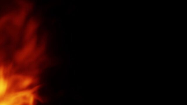 Lodernde hei&szlig;e Flammen vor schwarzem Hintergrund &ndash; intensive Feueranimation f&uuml;r Energie, W&auml;rme, Leidenschaft, Gefahr, Dynamik, Barbecue, Kamin, Brand, Feuerwehr, brennen, Grillen