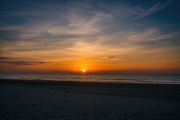 Fototapeta premium Beautiful blue sky during sunrise and sunset over a scenic beach landscape