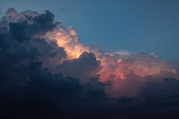 Fototapeta premium Sunset sky filled with clouds in the background