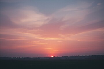 Obraz premium Gorgeous evening sky with vibrant sunset colors