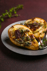 Baked Pear with Blue Cheese, Honey and Thyme – Gourmet Autumn Dessert
