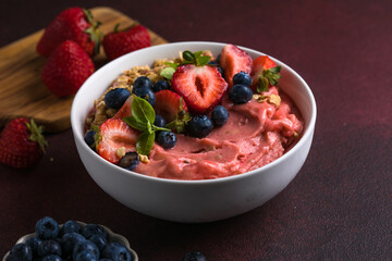 Acai Smoothie Bowl with Strawberry, Blueberry and Granola – Healthy Breakfast
