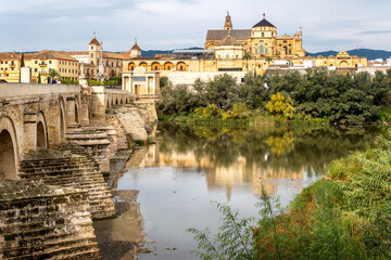 Obraz premium Cordoba, Roman bridge and the old town in Andalusia. Roman bridge, Quadalquivir river and the old town of Cordoba in Andalusia, Spain.