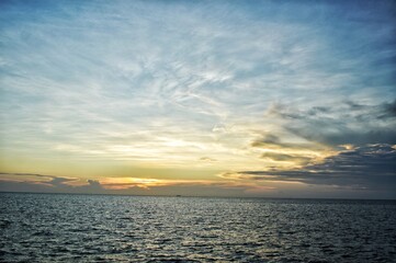 Obraz premium Beautiful Sunset over the Ocean