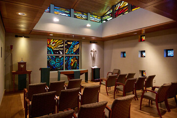 HOUSTON, TEXAS - SEPTEMBER 29th 2025: Sunlit hospital campus of St. Luke’s Health in The Woodlands, Texas. No people. Green landscaped grounds and modern medical buildings captured at midday.