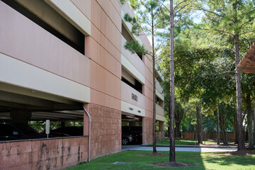 HOUSTON, TEXAS - SEPTEMBER 29th 2025: Sunlit hospital campus of St. Luke’s Health in The Woodlands, Texas. No people. Green landscaped grounds and modern medical buildings captured at midday.