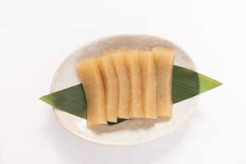 えごねり　いごねり（えご草を煮て溶かし、冷やし固めた）