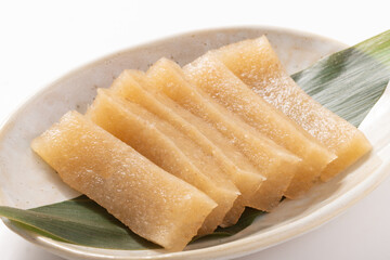 えごねり　いごねり（えご草を煮て溶かし、冷やし固めた）