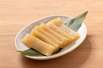 えごねり　いごねり（えご草を煮て溶かし、冷やし固めた）