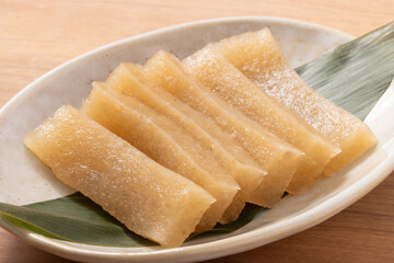 えごねり　いごねり（えご草を煮て溶かし、冷やし固めた）