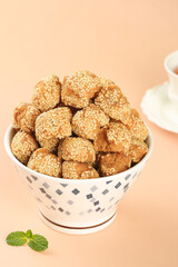 Traditional Guangxi Sesame Balls - Crispy Golden Chinese Sweet Treats in Decorative Bowl