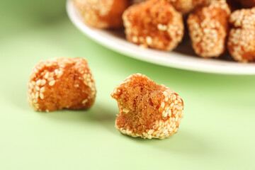 Guangxi Deep-Fried Sesame Balls - Traditional Chinese Crispy Snack Food Specialty