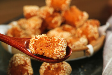 Crispy Sesame Balls Guangxi Specialty Fried Chinese Dessert with Golden Opening Sweet Traditional Food