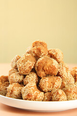 Guangxi Sesame Ball Specialty Snack - Traditional Chinese Sweet Fried Dumplings with Sesame Seeds