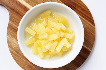 Sweet pineapple chunks in light syrup