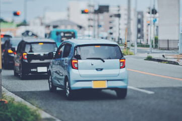 信号待ちの軽自動車の後部