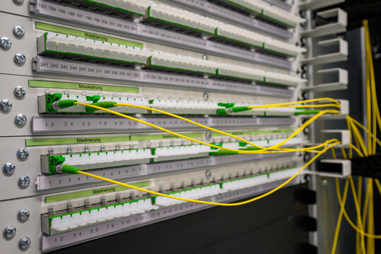 Glasfaser-Patchpanel im Rechenzentrum