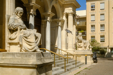 Obraz premium theater facade featuring ornate architectural details such as sculpted figures, decorative reliefs, and columns in Avignon, France