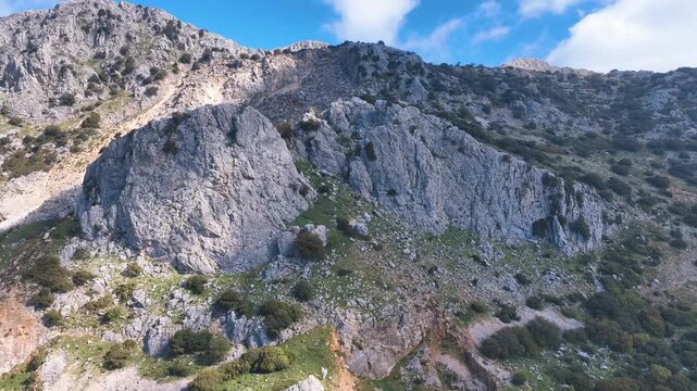Flight ascends Pico Chamizo hiking area showing dramatic steep rocky outcrops