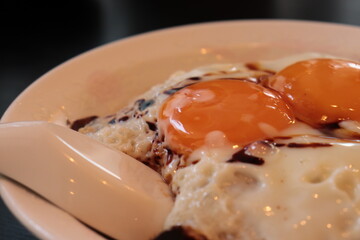 iClose-up of Yakibuta Tamago Gohan with Soy Sauce and Fried Eggs 焼き豚卵飯の醤油と目玉焼きのクローズアップ