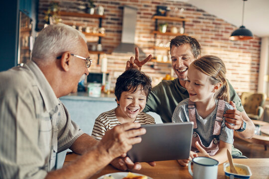 Family enjoying time together with tablet