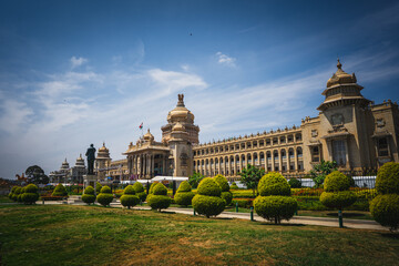 Obraz premium Front view of Vidhan Soudha in Bangalore, Karnataka. Vidhana Soudha as it is popularly known, houses the Legislative Assembly of the State of Karnataka