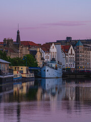 Naklejka premium Night view of leith, a port area in the north of Edinburgh, Scotland, UK