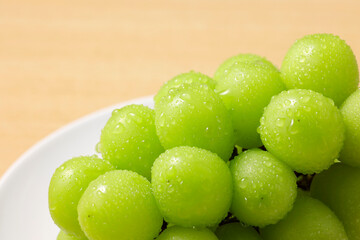 シャインマスカット　Shine Muscat (Green Seedless Grapes)