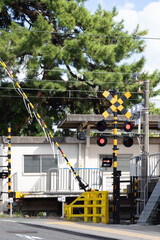 鉄道の踏切。日本の駅の風景