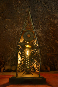 Lampada artigianale realizzata con materiale di recupero