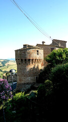 Obraz premium Il castello di Loretello, antica fortificazione del medio evo nelle Marche, Italia