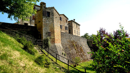 Fototapeta premium Il castello di Loretello, antica fortificazione del medio evo nelle Marche, Italia