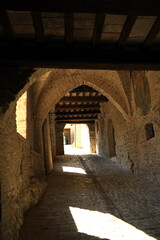 Fototapeta premium Il borgo medeievale fortifivicoli,coperticato di Arcevia,provincia di Ancona,Marche,Italia
