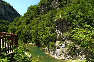 Panorama estivo della gola delle grotte di Frasassi, Ancona, Marche,Italia