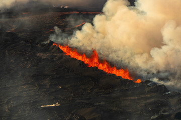 アイスランドの火山噴火と溶岩流