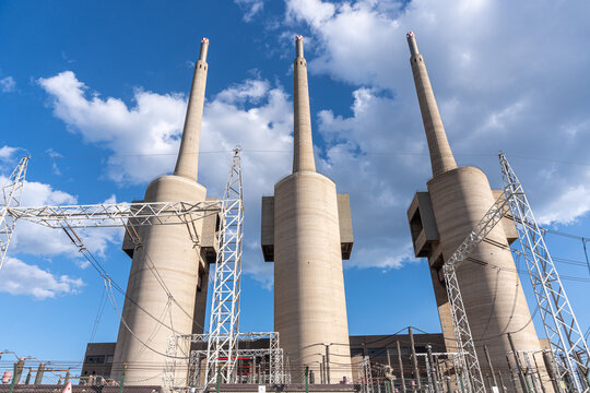 Thermal power station popularly known as the thermal power station of the three chimneys was a conventional cycle thermoelectric installation  Sant Adri&aacute; del besos and Badalona, Spain.