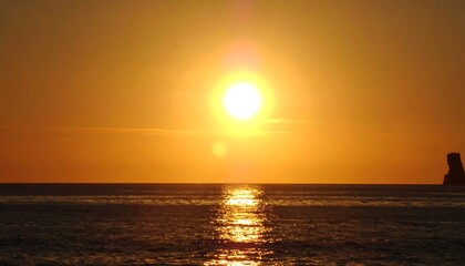 Fototapeta premium Golden sunset over the ocean (1)