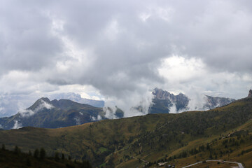 Obraz premium Mountains and clouds - Giau pass