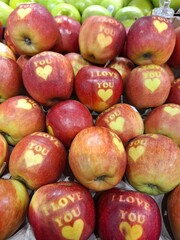 red apples in the market