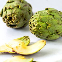 Obraz premium Fresh artichokes on a white surface