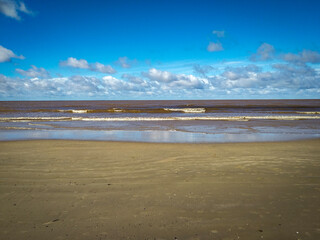 Obraz premium Empty beach with small waves , montevideo, uruguay