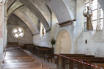 Fototapeta premium Eglise Saint Denis, église romane, village de Saint Denis d'Anjou, département de la Mayenne, France