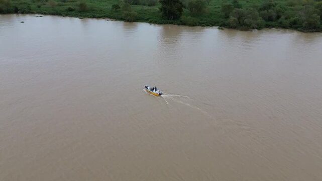 Bote en rio Talabera Zarate 
